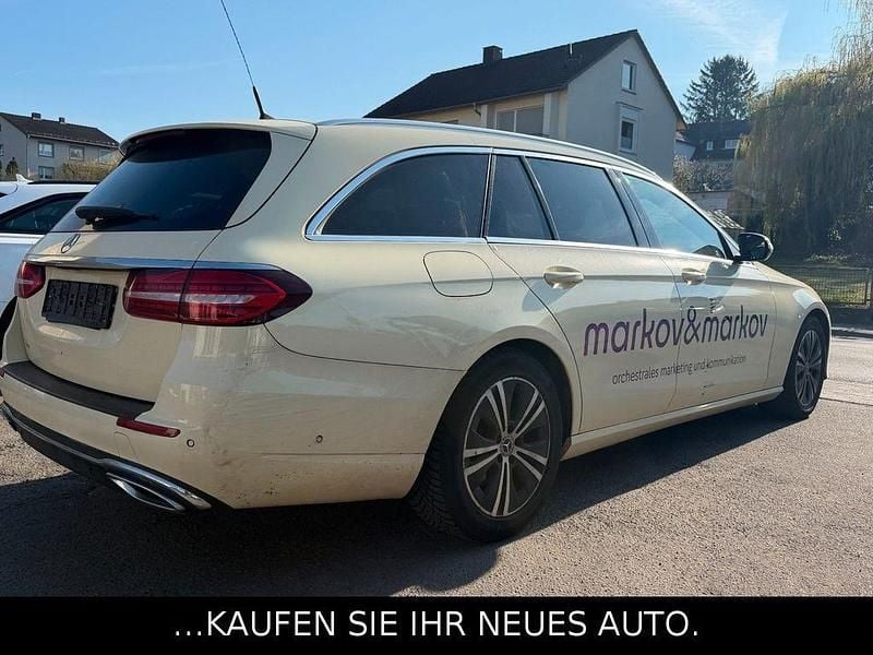 Gebraucht Mercedes E200 160 PS (117 kW) 2022 Schwarz Limousine