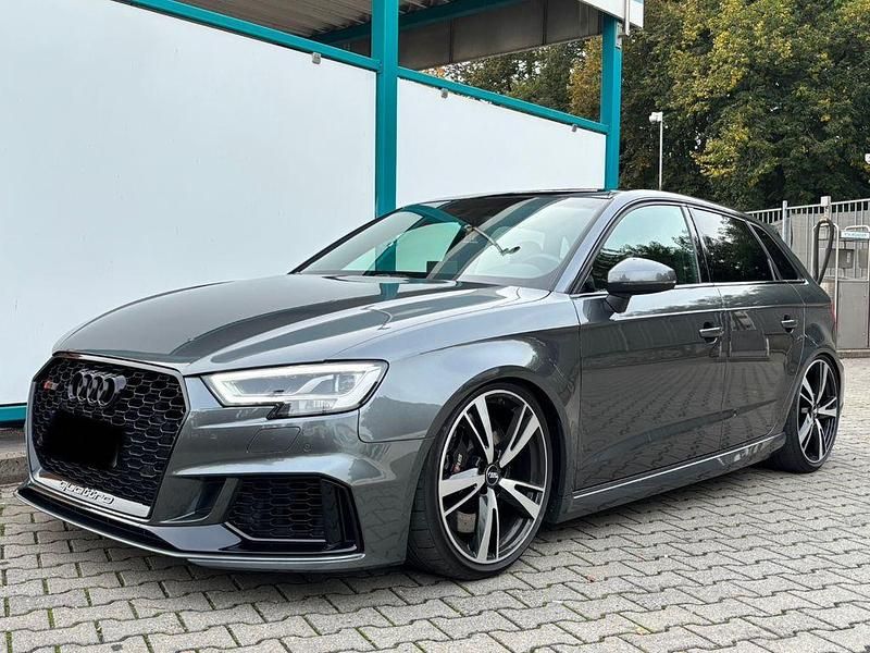 Grau Gebraucht 2018 Audi RS3 Ambiente Limousine | 49.980 € (Teuer) - Bild 1/4