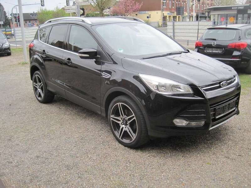 Pantherschwarz metallic Gebraucht 2014 Ford Kuga Titanium SUV | 8.999 € (Superpreis) - Bild 1/4