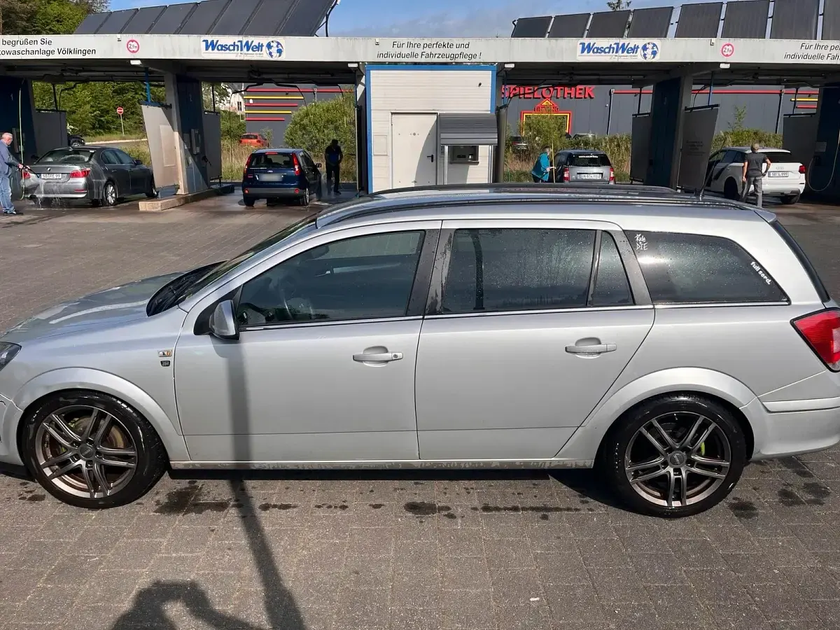 Używany Opel Astra 110 KM (80 kW) 2011 Srebrny Kombi