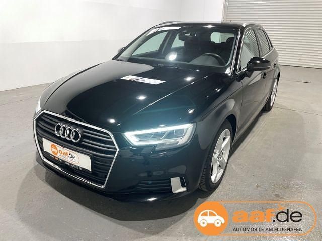Brillantschwarz Gebraucht 2020 Audi A3 Sportback Sport Limousine | 24.950 € (Fairer Preis) - Bild 1/4