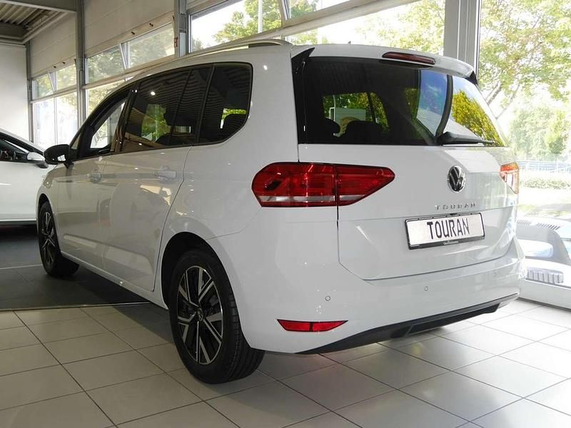 Gebraucht VW Touran Move 150 PS (110 kW) 2024 Weiß Van / Kleinbus