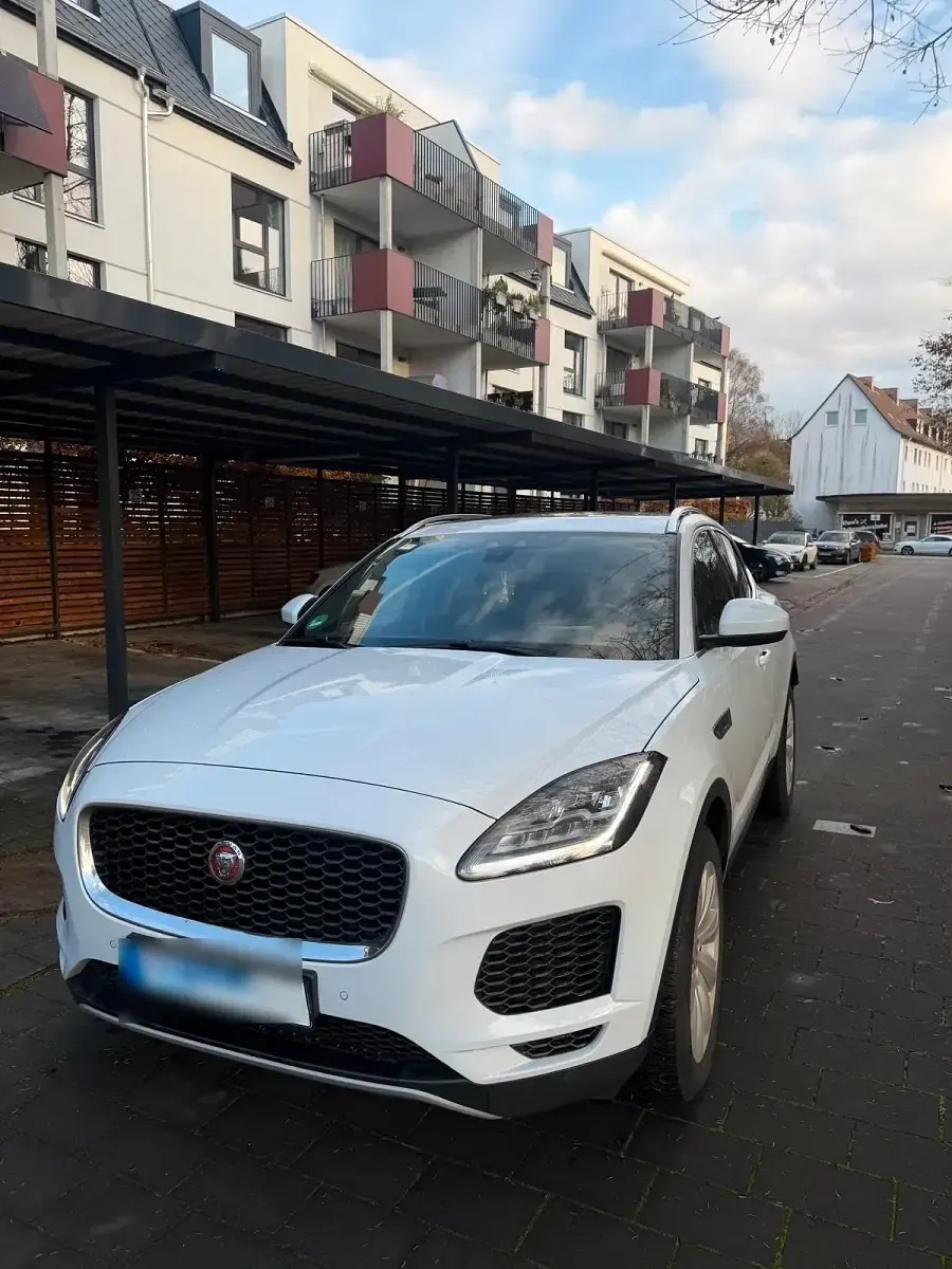 Begagnad Jaguar E-Pace 180 HK (132 kW) 2018 Vit SUV