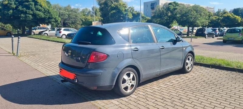 Blau Gebraucht 2005 Seat Toledo Fresh Limousine | 700 € (Fairer Preis) - Bild 1/4