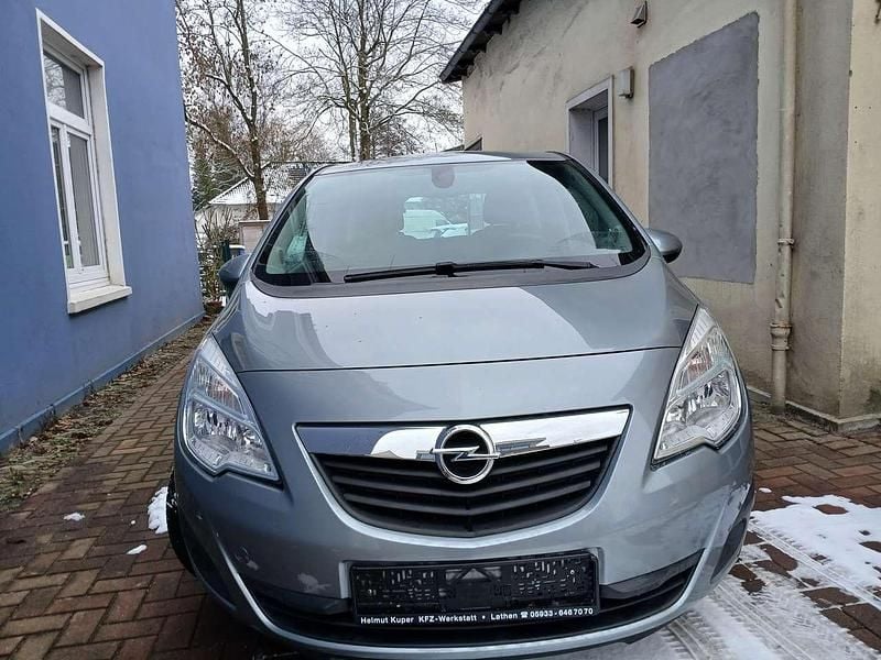 Gebraucht Opel Meriva Edition 101 PS (74 kW) 2012 Silbersee/perl silber (m2) Van / Kleinbus