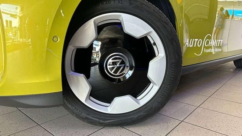 Gebraucht VW ID. Buzz Pro 150 kW (204 PS) 2024 Candyweiß/limonengelb meta... Van / Kleinbus