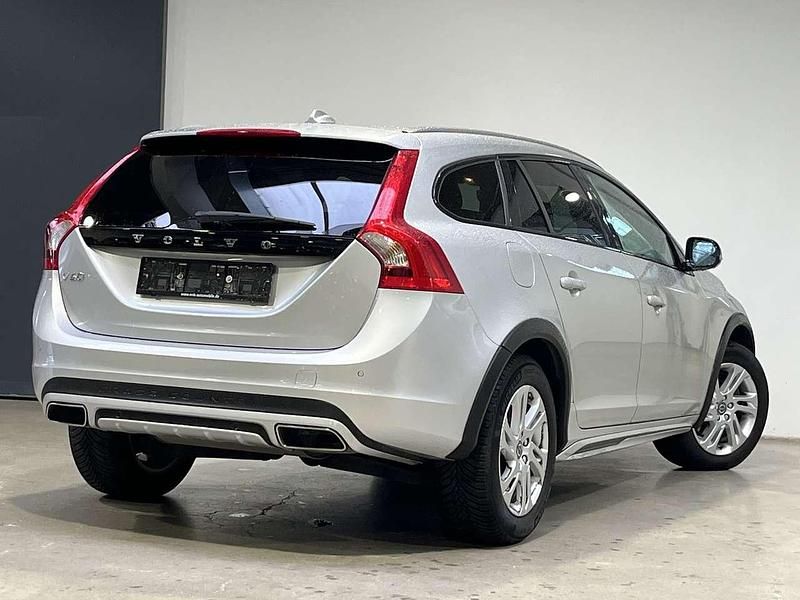 Gebraucht Volvo V60 CC 150 PS (110 kW) 2018 Silber Kombi