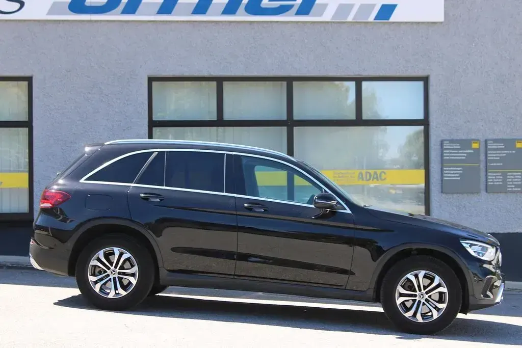 Gebraucht Mercedes GLC200 163 PS (119 kW) 2021 Schwarz SUV