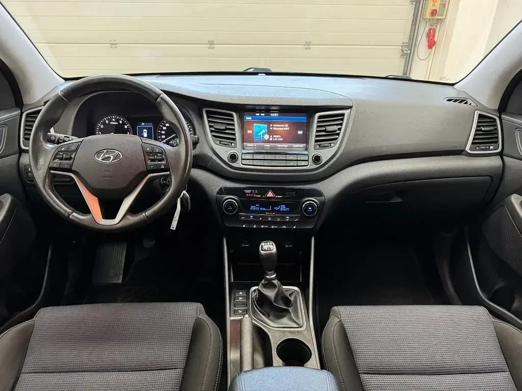 Gebraucht Hyundai Tucson Intro Edition 177 PS (130 kW) 2016 Grau SUV