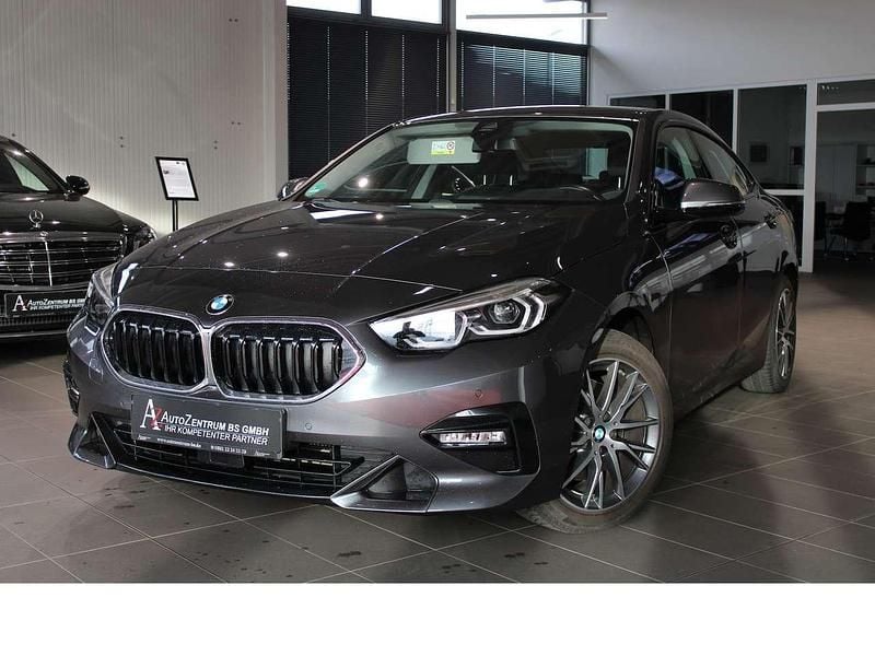 Grau Gebraucht 2021 BMW 218 Sport Line Limousine | 23.999 € (Fairer Preis) - Bild 1/4