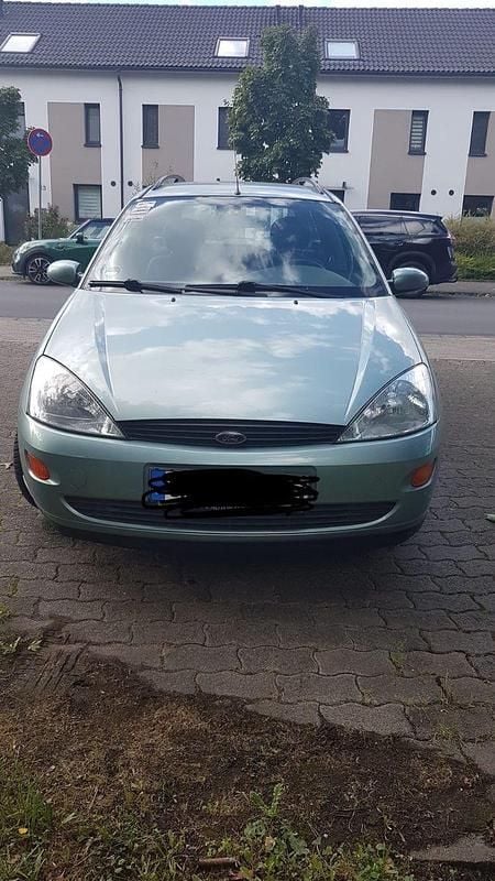 Grau Gebraucht 2001 Ford Focus Kombi | 1.200 € (Fairer Preis) - Bild 1/4