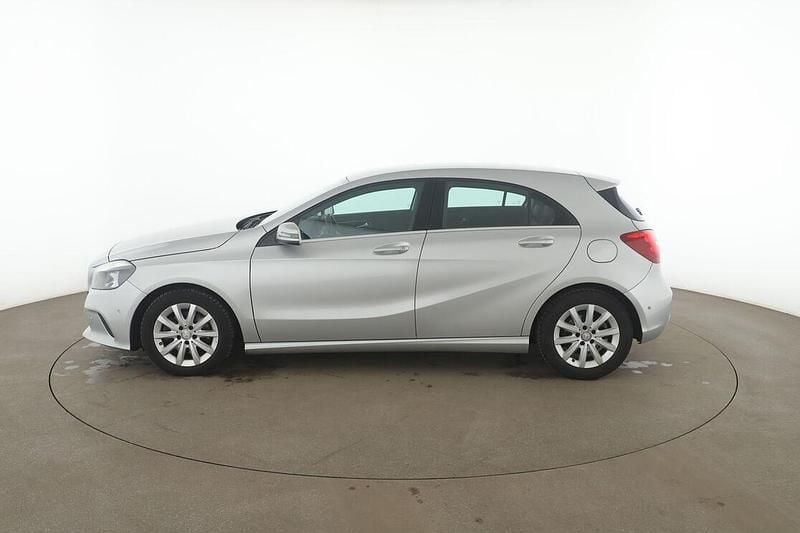 Gebraucht Mercedes A180 Style 122 PS (89 kW) 2017 Grau Limousine