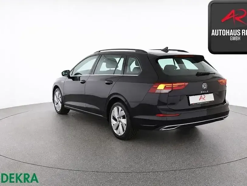 Gebraucht VW Golf VIII Style 150 PS (110 kW) 2023 Deep black perleffekt Kombi