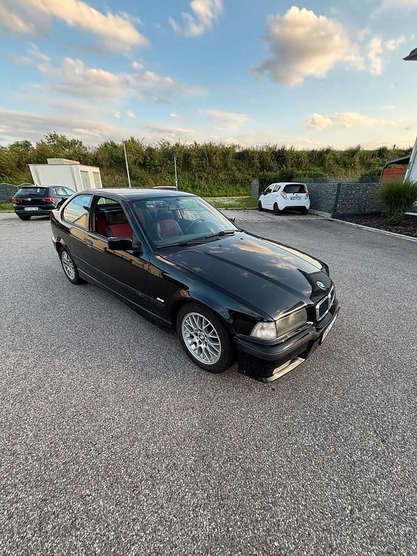 Schwarz Gebraucht 1996 BMW 318 Compact Basis Kleinwagen | 7.000 € - Bild 1/4