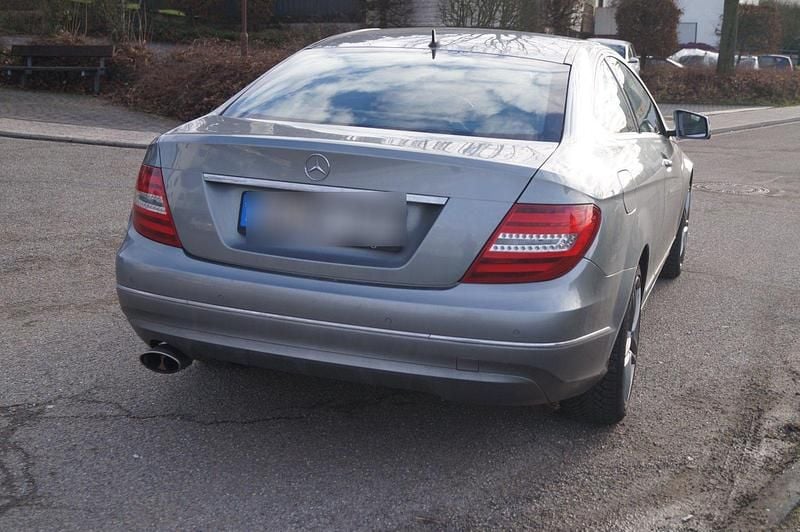 Gebraucht Mercedes C180 156 PS (114 kW) 2013 Silber Coupé