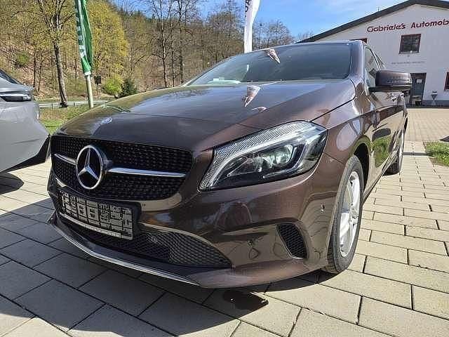 Gebraucht Mercedes A180 122 PS (89 kW) 2016 Orientbraun  metalliclack Kleinwagen