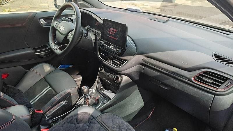 Gebraucht Ford Puma ST 200 PS (147 kW) 2024 Grau SUV