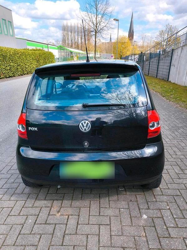 Gebraucht VW Fox 60 PS (44 kW) 2011 Schwarz Kleinwagen