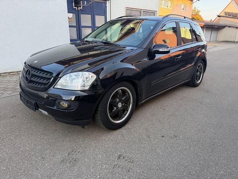 Second-hand Mercedes ML280 190 CP (139 kW) 2007 Negru SUV