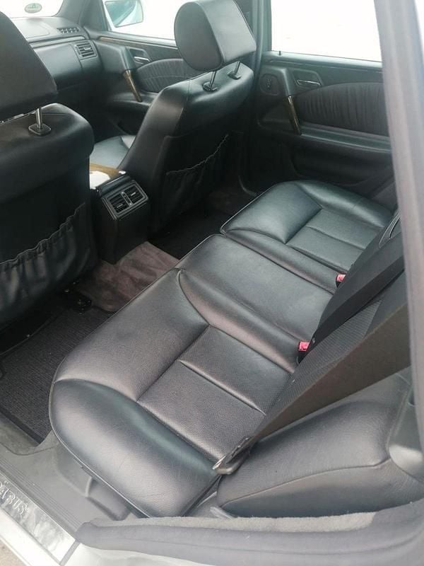 Silber Gebraucht 1998 Mercedes E320 Avantgarde Kombi | 5.000 € (Guter Preis) - Bild 1/4