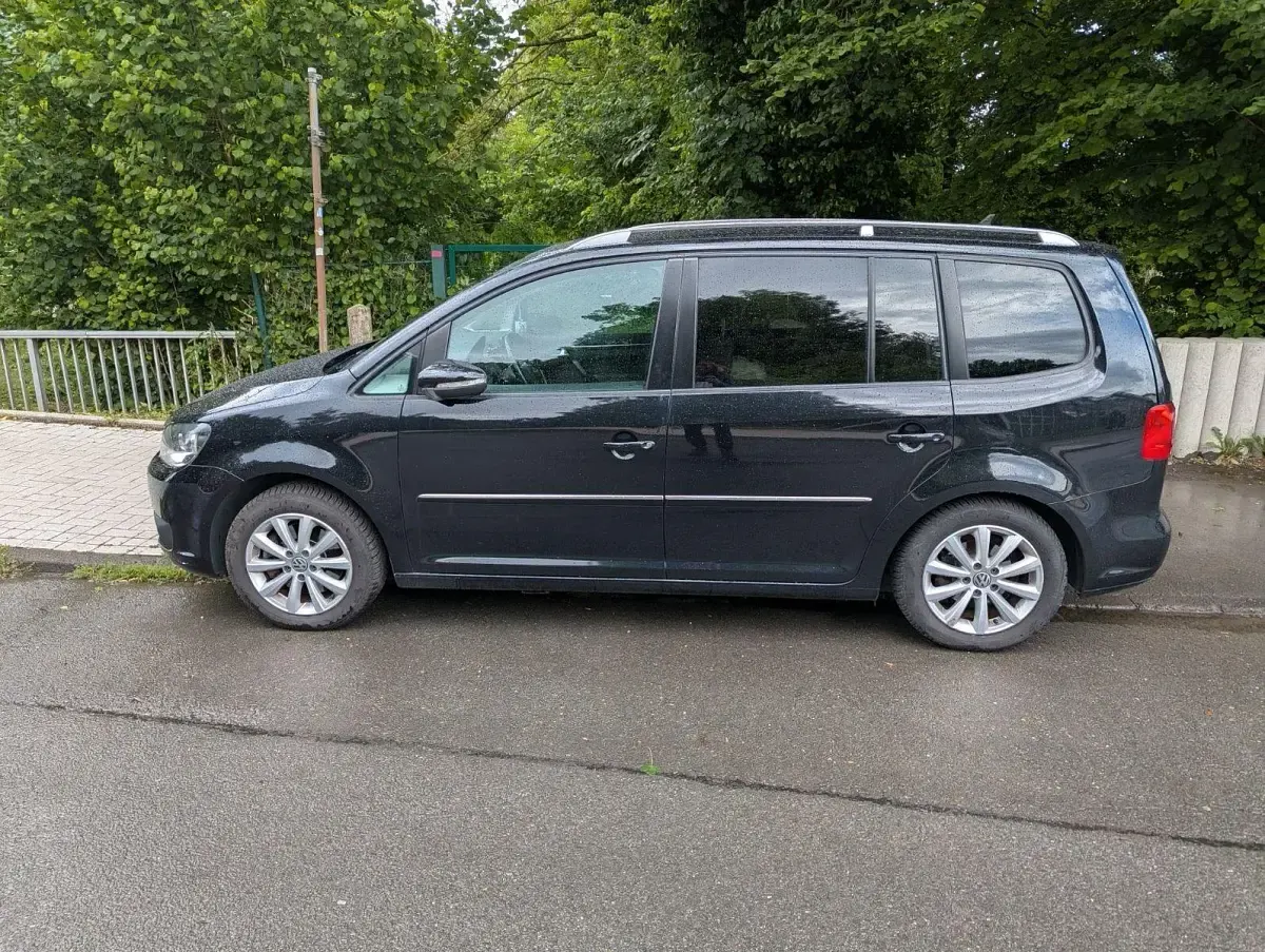 Gebraucht VW Touran Highline 177 PS (130 kW) 2015 Schwarz Van / Kleinbus