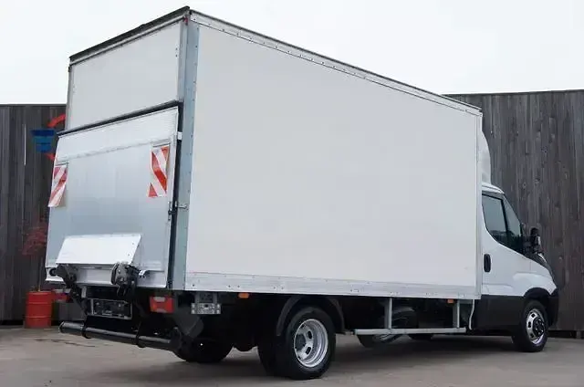 Second-hand Iveco Daily 156 CP (114 kW) 2018 Alb