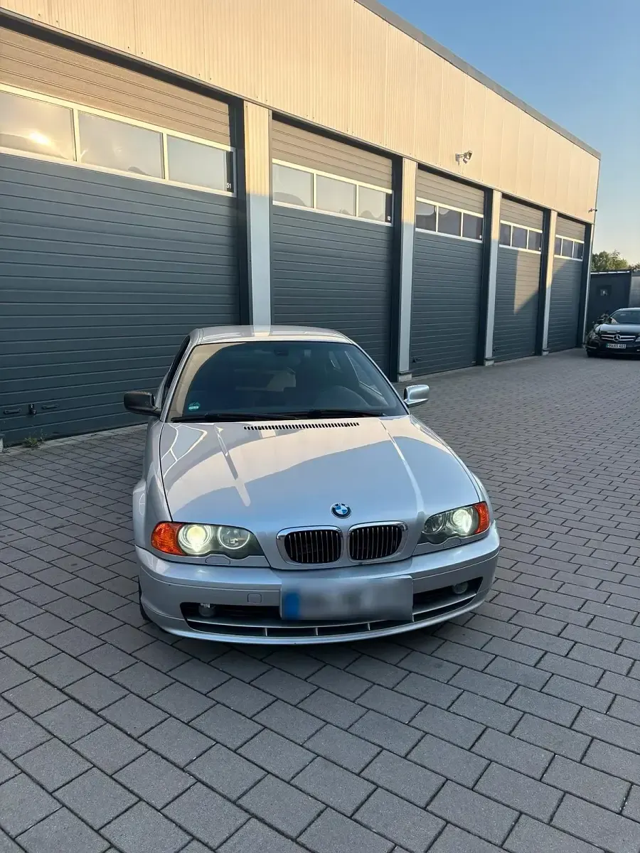 Gebraucht BMW 320 Basis 170 PS (125 kW) 2002 Silber Coupé