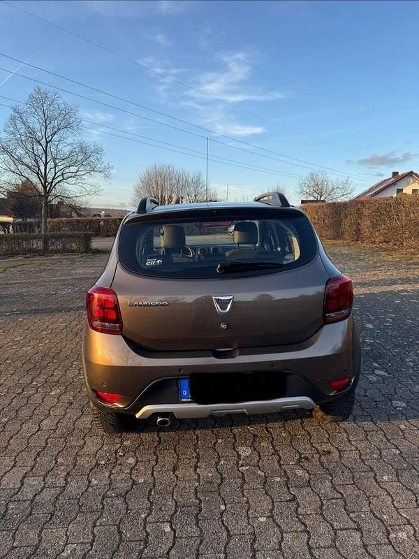 Gebraucht Dacia Sandero Stepway 90 PS (66 kW) 2018 Braun Limousine