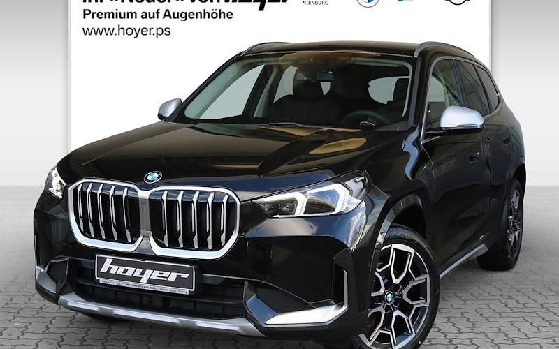 Black sapphire metallic Neu 2025 BMW X1 xLine SUV | 51.990 € (Etwas zu teuer) - Bild 1/4