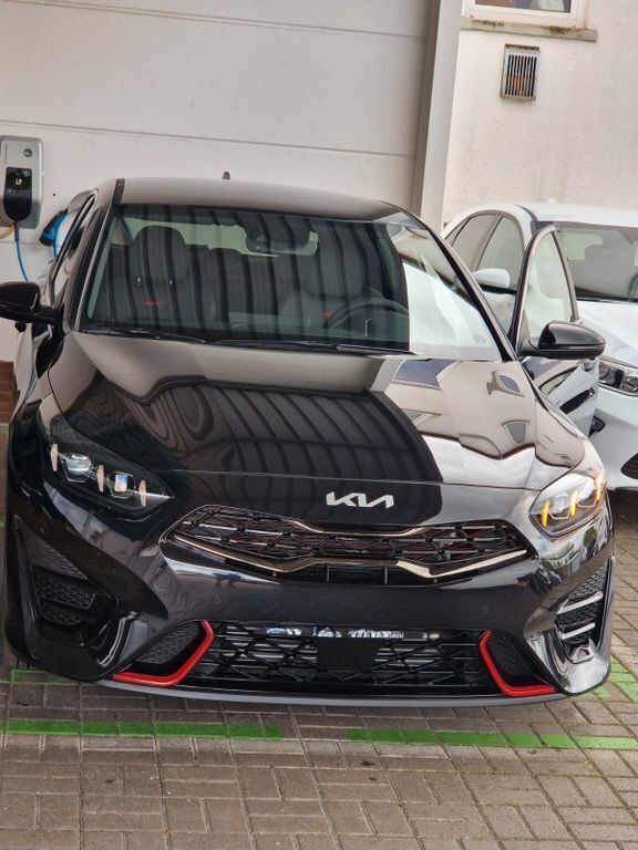 Schwarz Gebraucht 2024 Kia Ceed GT Limousine | 28.500 € (Fairer Preis) - Bild 1/4