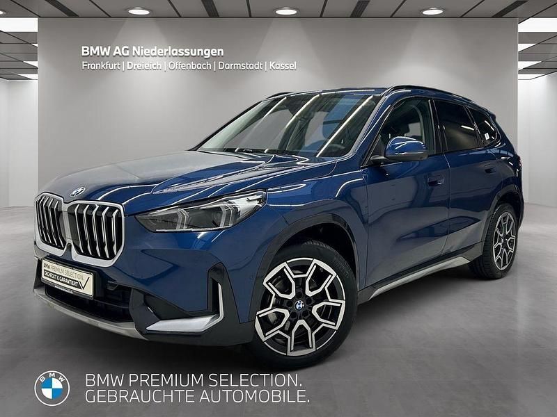 Blau Gebraucht 2025 BMW X1 Comfort Edition SUV | 52.490 € (Teuer) - Bild 1/3