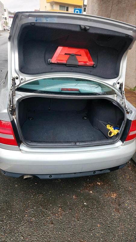 Gebraucht Audi A4 125 PS (91 kW) 2000 Silber Limousine