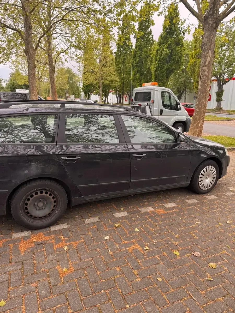 Gebraucht VW Passat 110 PS (80 kW) 2009 Schwarz Kombi