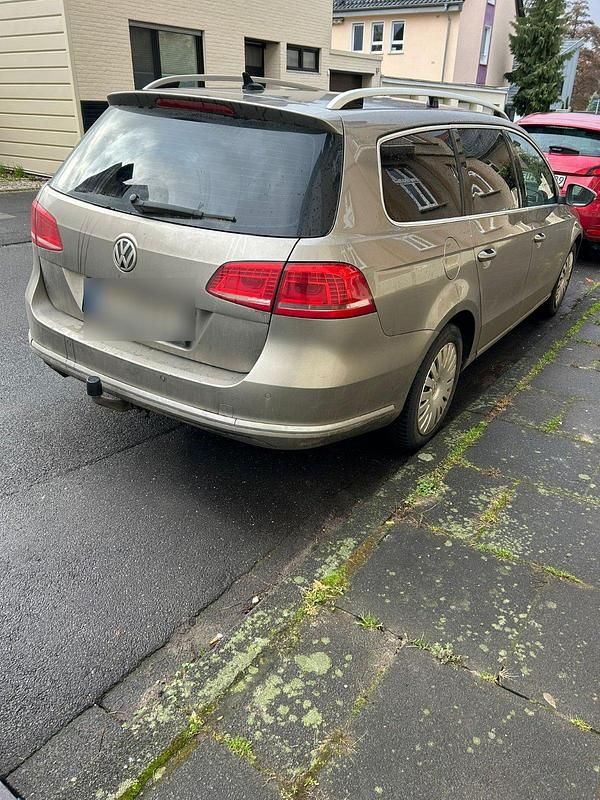 Gebraucht VW Passat 140 PS (102 kW) 2012 Andere farben Kombi