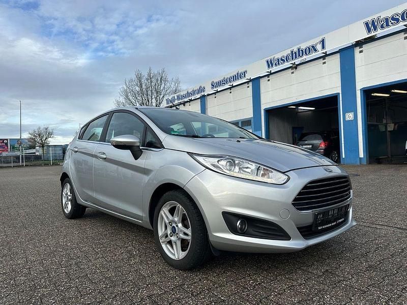 Gebraucht Ford Fiesta Titanium 95 PS (69 kW) 2015 Grau Limousine