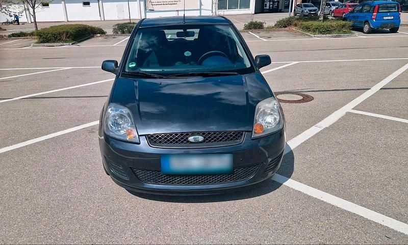 Gebraucht Ford Fiesta 70 PS (51 kW) 2007 Grau Kleinwagen