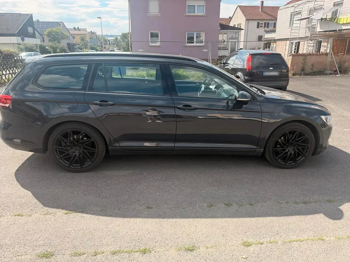 Gebraucht VW Passat 150 PS (110 kW) 2019 Grau Kombi