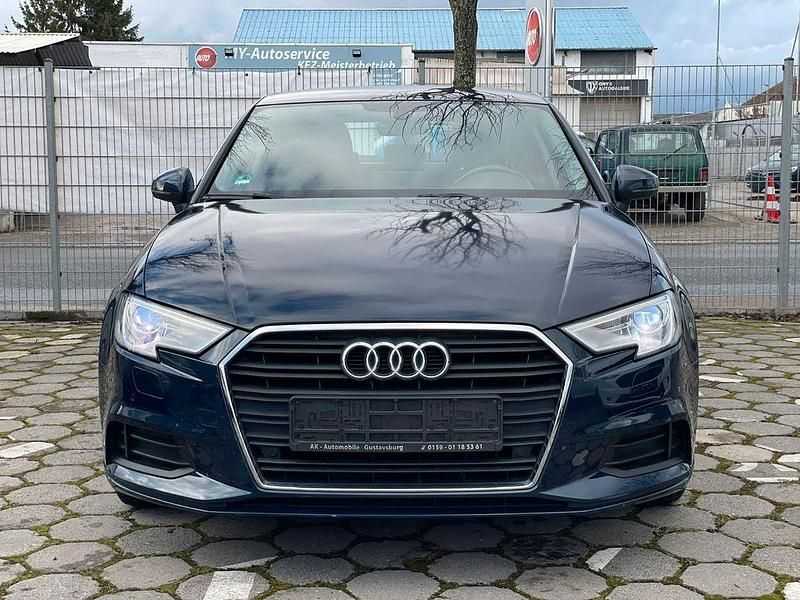 Gebraucht Audi A3 Comfort 116 PS (85 kW) 2018 Blau Limousine