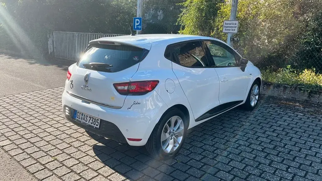 Gebraucht Renault Clio 118 PS (86 kW) 2017 Weiß Limousine