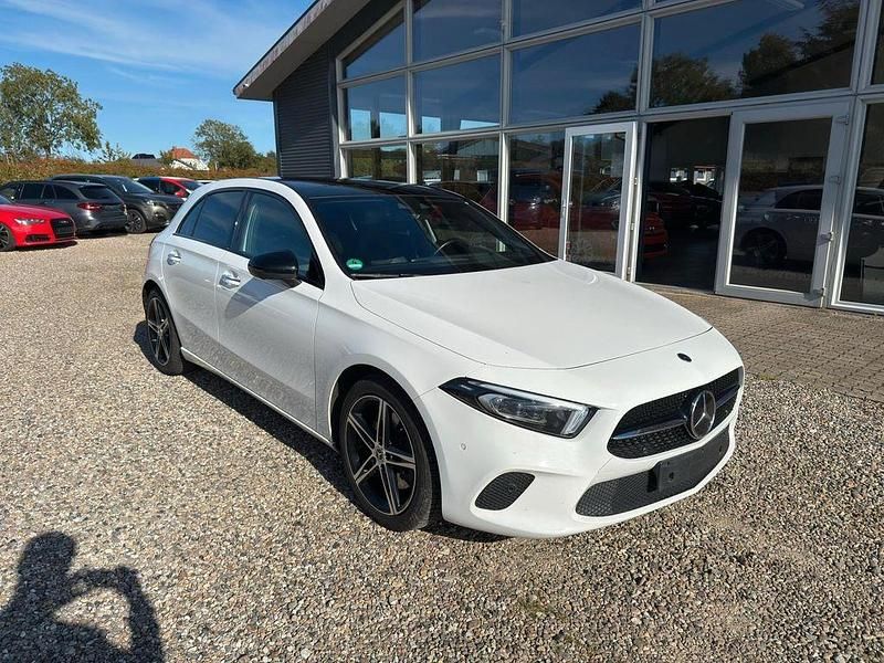 Weiß Gebraucht 2018 Mercedes A250 Limousine | 17.000 € - Bild 1/4