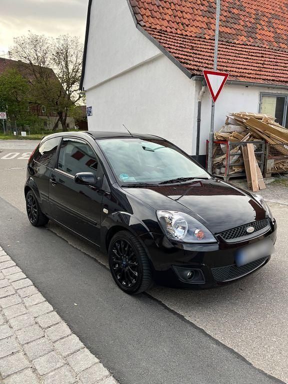 Gebraucht Ford Fiesta 80 PS (58 kW) 2008 Schwarz Kleinwagen