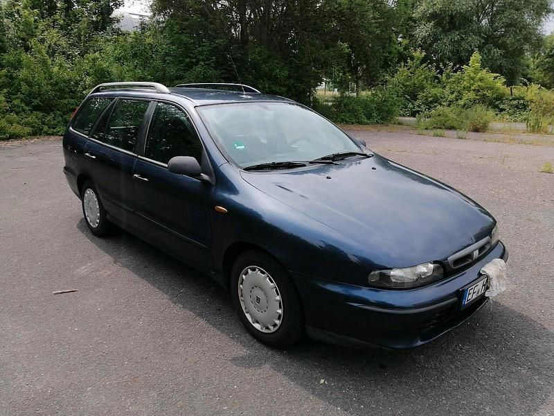 Blau Gebraucht 2001 Fiat Marea Weekend Kombi | 1.499 € - Bild 1/4