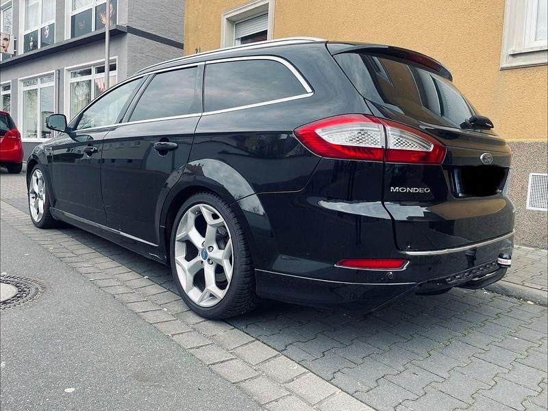 Gebraucht Ford Mondeo 163 PS (119 kW) 2014 Schwarz Kombi