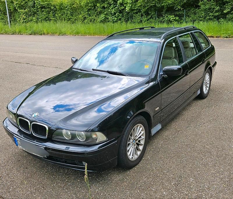 Schwarz Gebraucht 2003 BMW 530 Kombi | 2.200 € (Guter Preis) - Bild 1/4