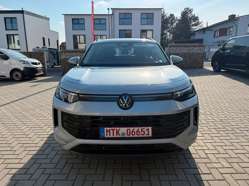 Gebraucht VW Tayron Life 150 PS (110 kW) 2025 Silber SUV
