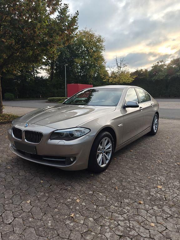 Silber Gebraucht 2010 BMW 528 Limousine | 12.990 € (Fairer Preis) - Bild 1/4