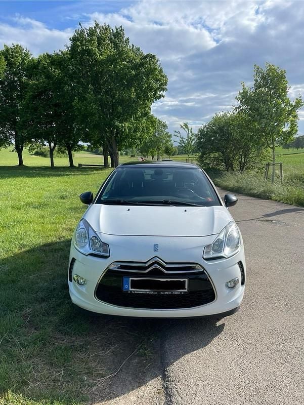 Weiß Gebraucht 2013 Citroën DS3 So Chic Limousine | 4.800 € (Superpreis) - Bild 1/4