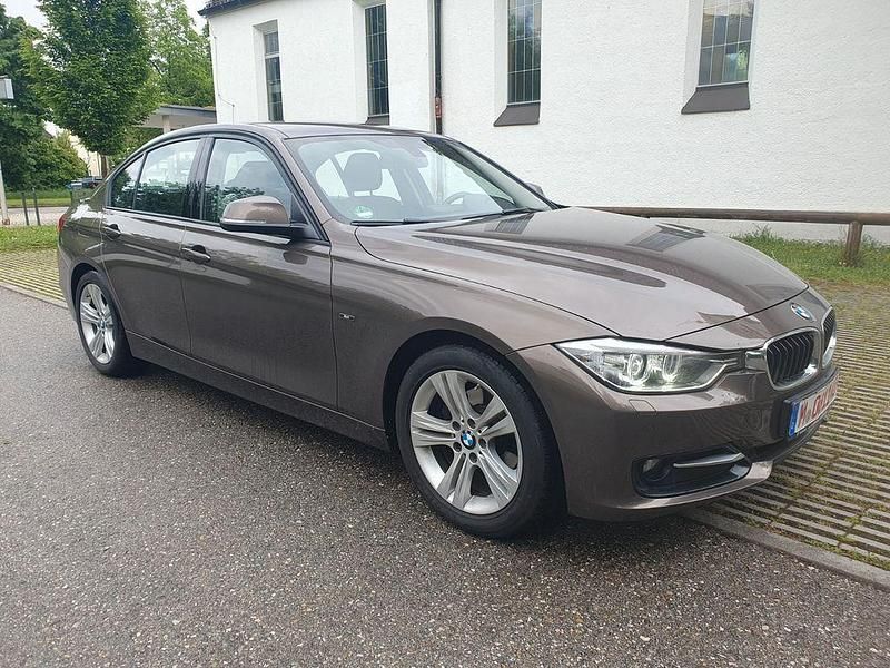 Braun Gebraucht 2014 BMW 316 Sport Line Limousine | 11.999 € (Fairer Preis) - Bild 1/3