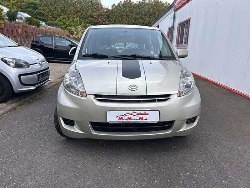 Gebraucht Daihatsu Sirion 91 PS (66 kW) 2011 Silber Kleinwagen