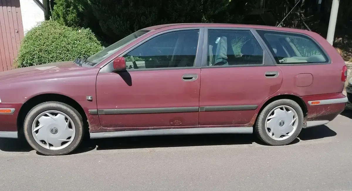Gebraucht Volvo V40 116 PS (85 kW) 1998 Rot Kombi